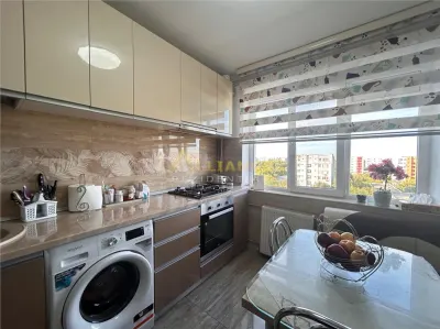 De vanzare apartament 3 camere, situat pe strada Turnul Magurele, intr-un bloc construit in 1974. - foto 5