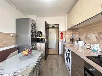 De vanzare apartament 3 camere, situat pe strada Turnul Magurele, intr-un bloc construit in 1974. - foto 6