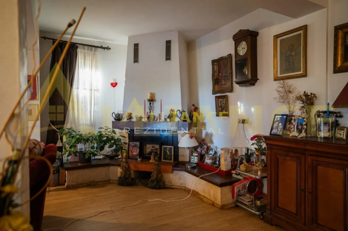 Proprietate Exclusivista cu Deschidere Spectaculoasa la Apa - Domeniu Privat cu Ponton si Teren Generos de 1800 mp - foto 1