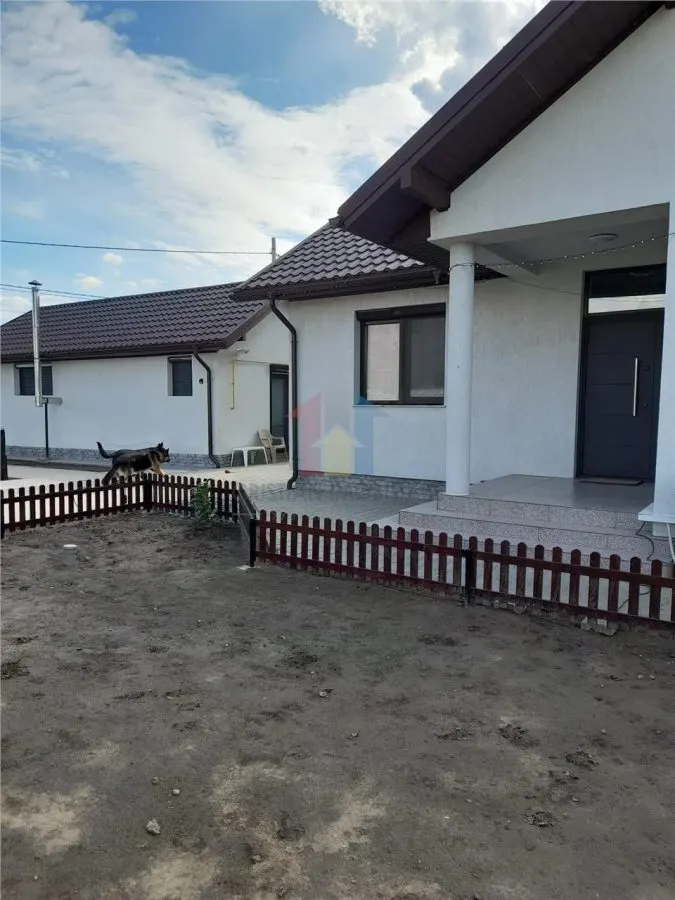 Vila P+M constructie 2020, pretabila doua famiili, teren 620 mp, Cazasu - foto 1