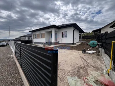 Casă parter, 4 camere, 2 băi, terasă în zona Capăt Cug - Horpaz - Iasi