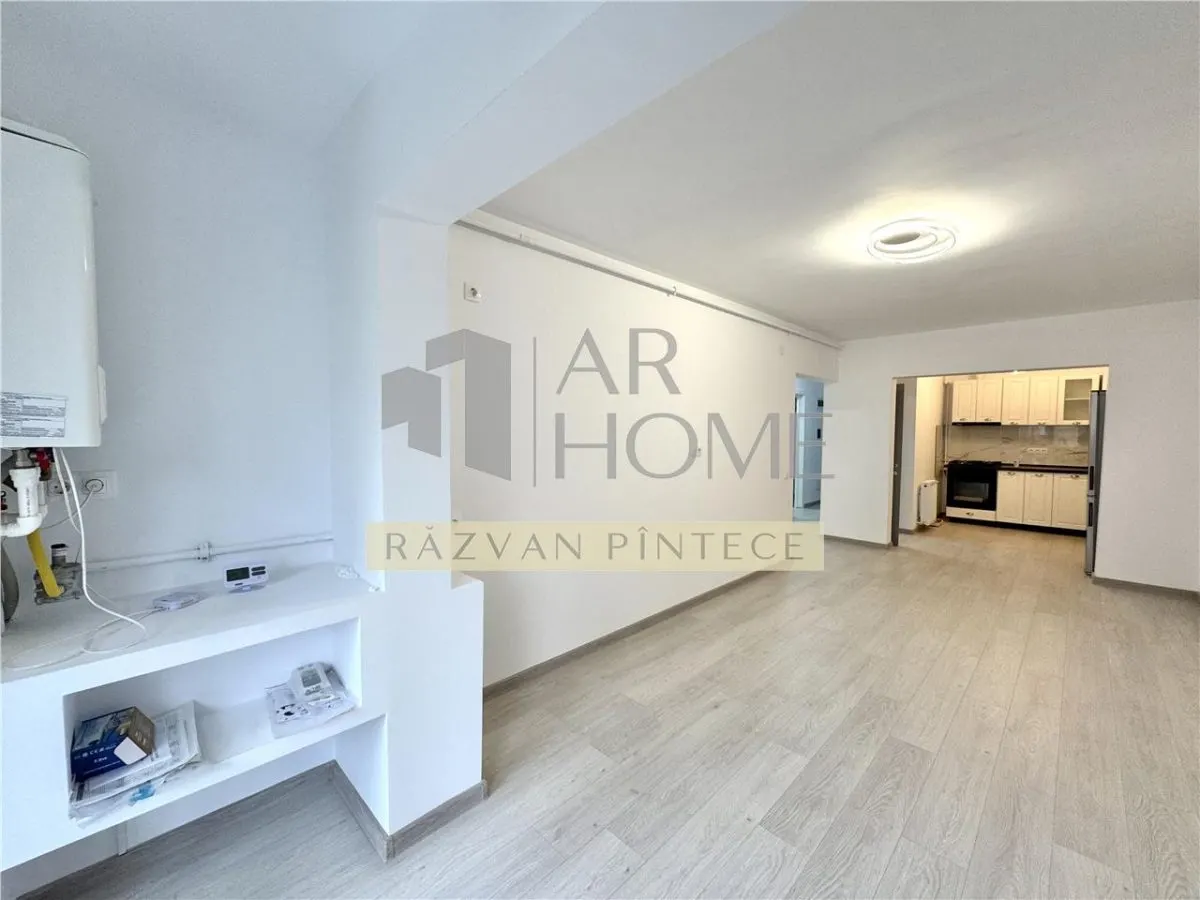 Inchiriere apartament 2 camere, partial mobilat utilat, White Tower Sud, Ploiesti. - foto 1