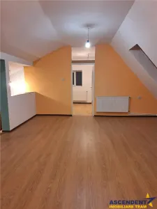 Resedinta/ spatiu profesional de inchiriat, Ghimbav – Central - foto 11