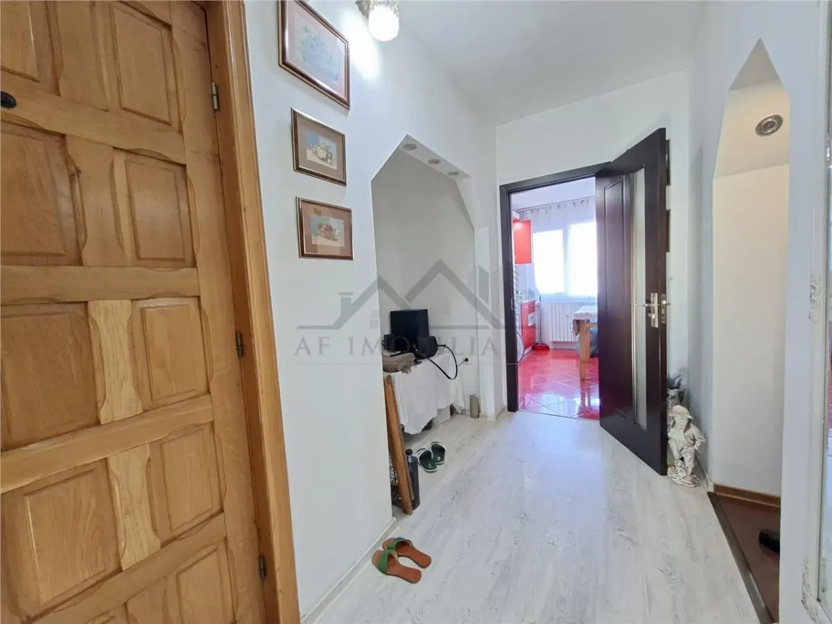 Apartament 3 camere podu ros - foto 3