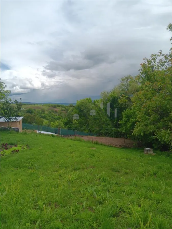 Ciurbesti TEREN 1347mp cu casa batraneasca 61mp utilitati trase panorama superba - foto 1