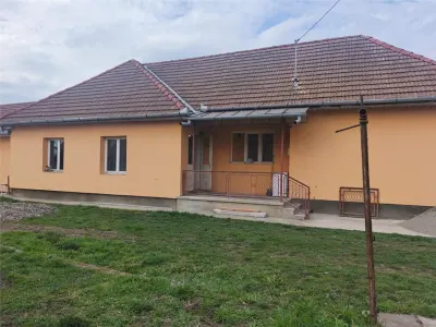 Casa Renovata Curte Individuala Teren 650 mp - Santana de Mures