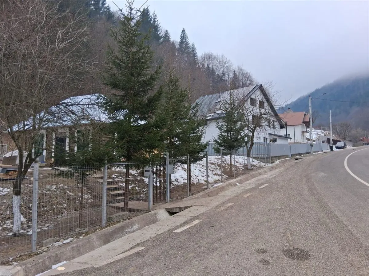 Casa din lemn si teren intravilan, Izvorul Muntelui, Neamt - foto 6