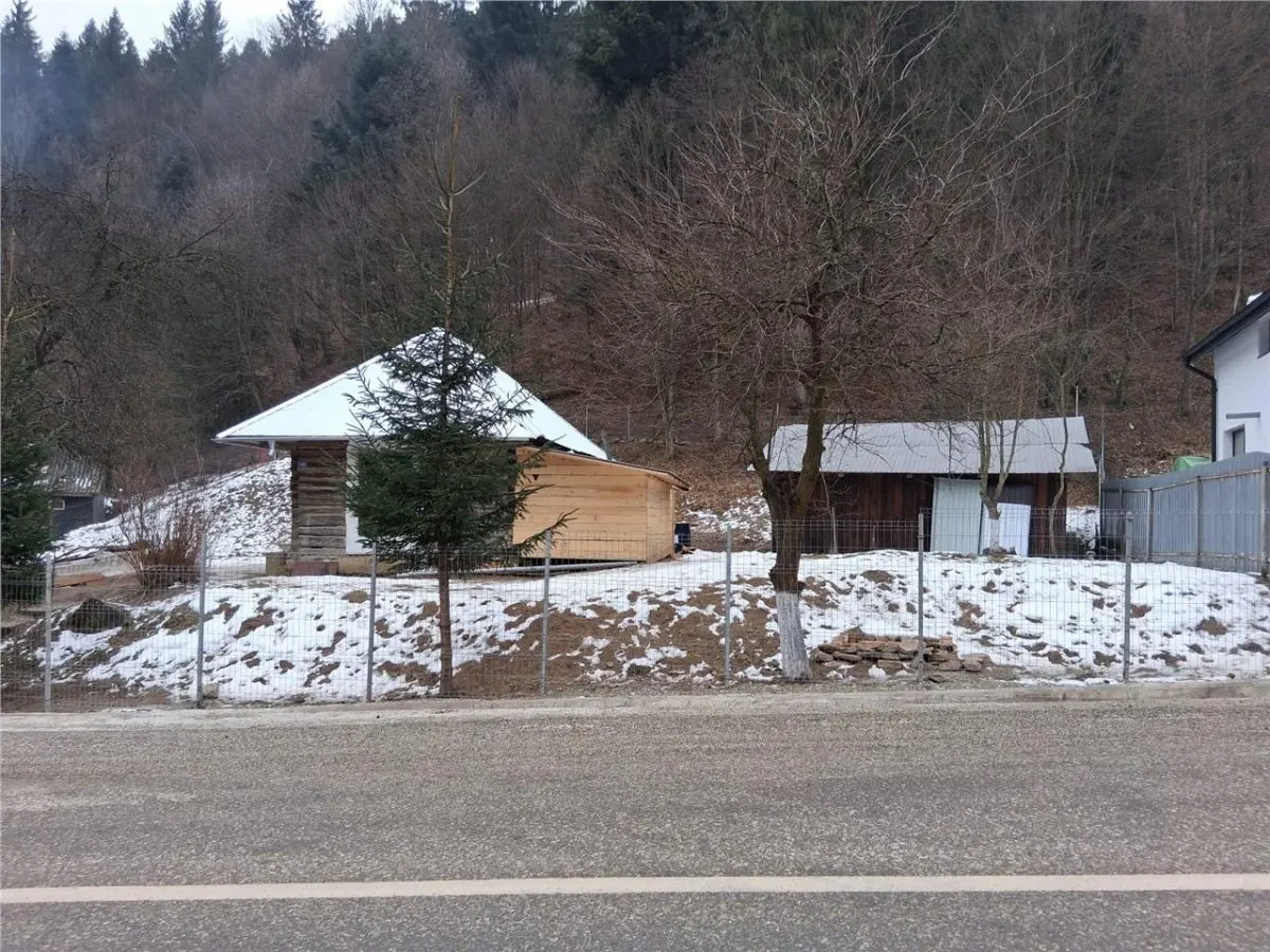 Casa din lemn si teren intravilan, Izvorul Muntelui, Neamt - foto 7