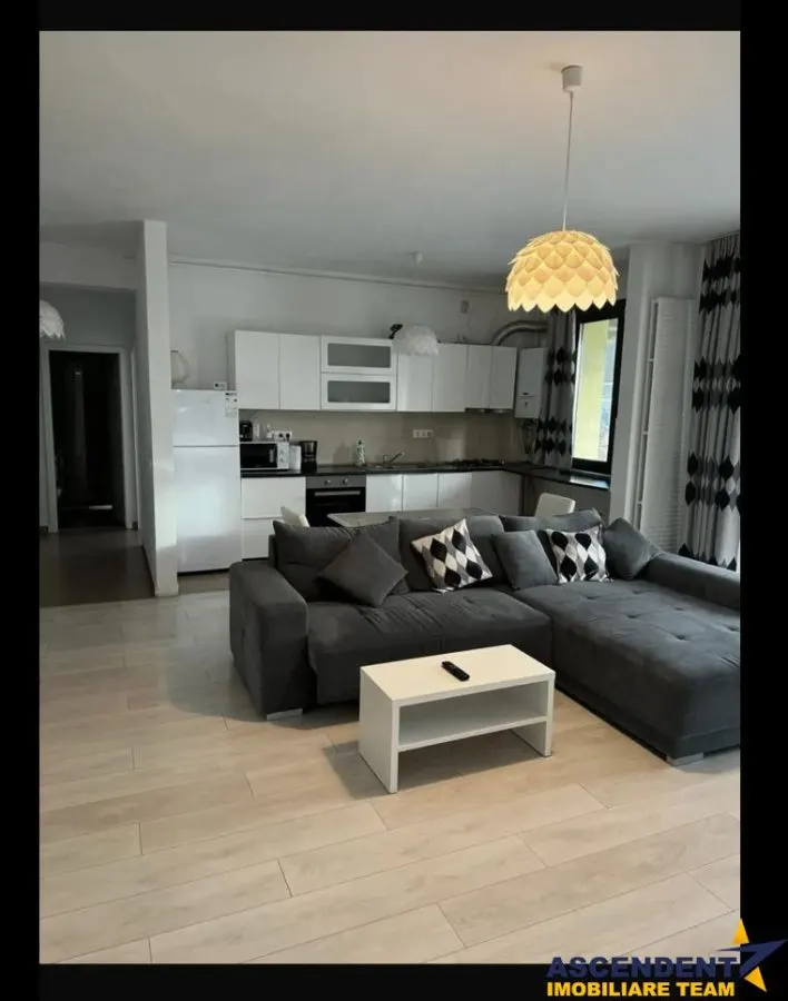 Apartament cu 3 camere, cu terasa si loc parcare, Central, Brașov - foto 1