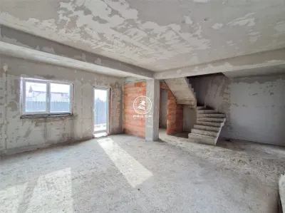 Case insiruite , 4 camere , P+1E - central in Valea Lupului - foto 2