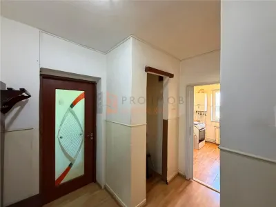 Apartament 2 camere cf 1 semidecomandat zona Crang - foto 7