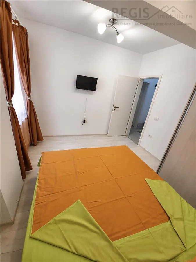 Apartament tip studio cu parcare la 1 km de mall Coresi - foto 5