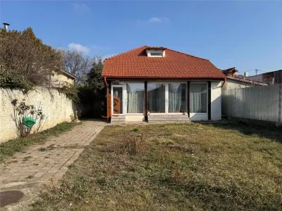 Casa sau Spatiu comercial  in zona magazinelor satesti - Buzau
