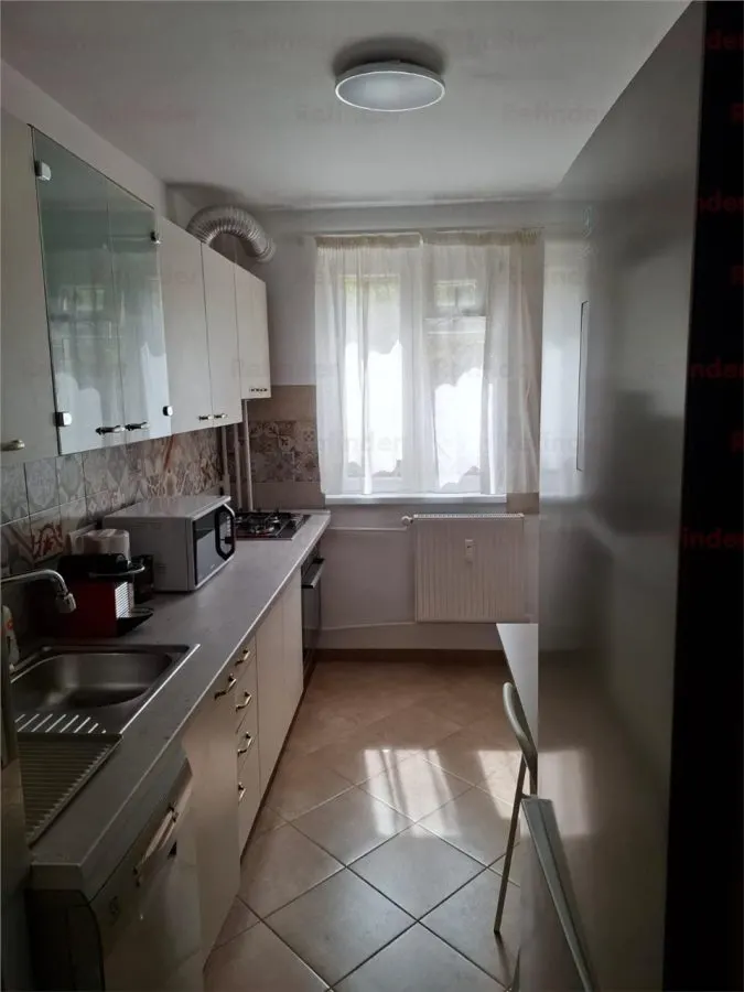 inchiriere apartament 3 camere superb | metrou 1 Decembrie | etaj 1/4 | renovat complet | mobilat si utilat | totul nou |  loc de parcare | - foto 8