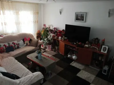 Apartament 4 camere decomandat etaj intermediar Tractorul - foto 3