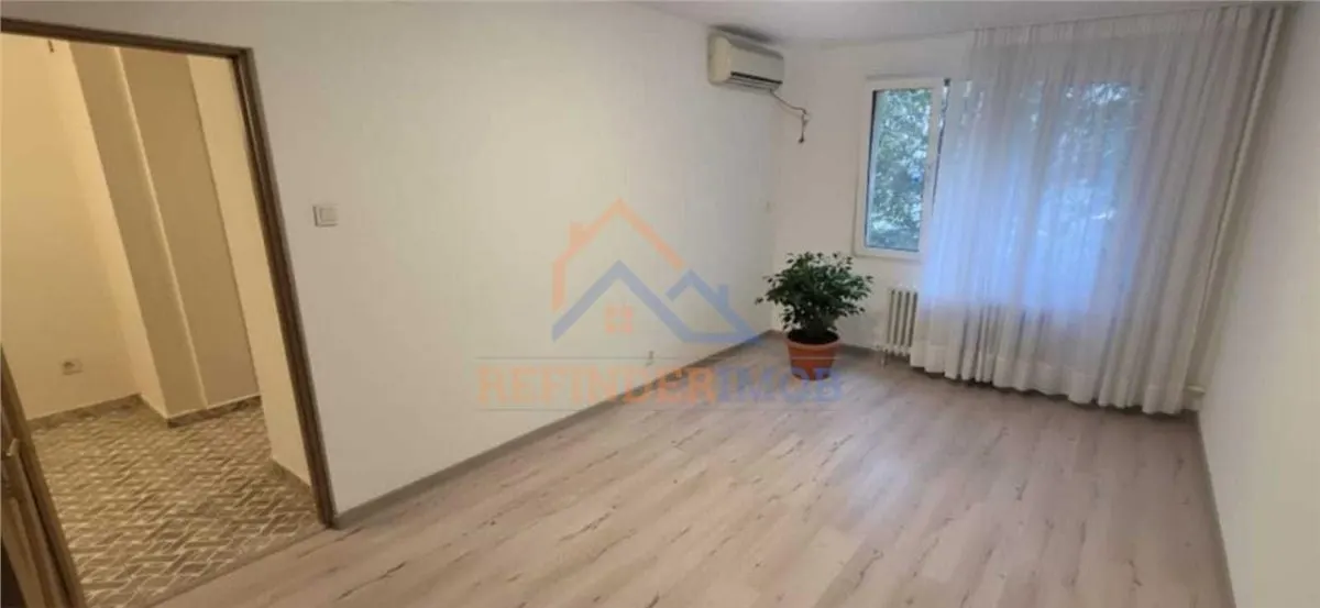 Apartament de vanzare cu 2 camere, zona Titan - foto 1