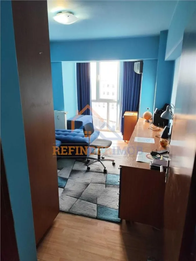 Vanzare Apartament cu 4 camere, zona Unirii - foto 1