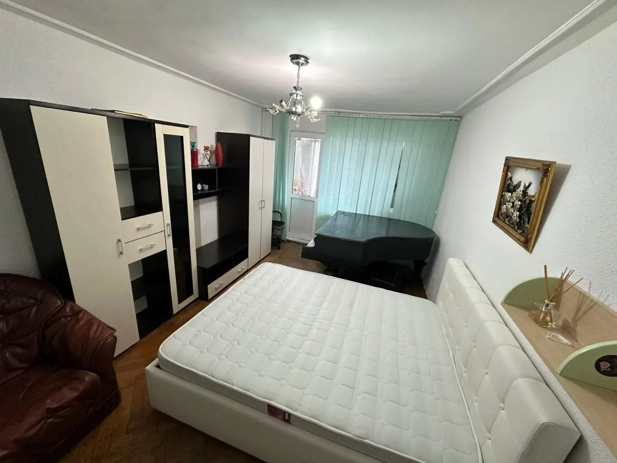Apartament 3 camere de închiriat - Mircea cel Bătrân - foto 1