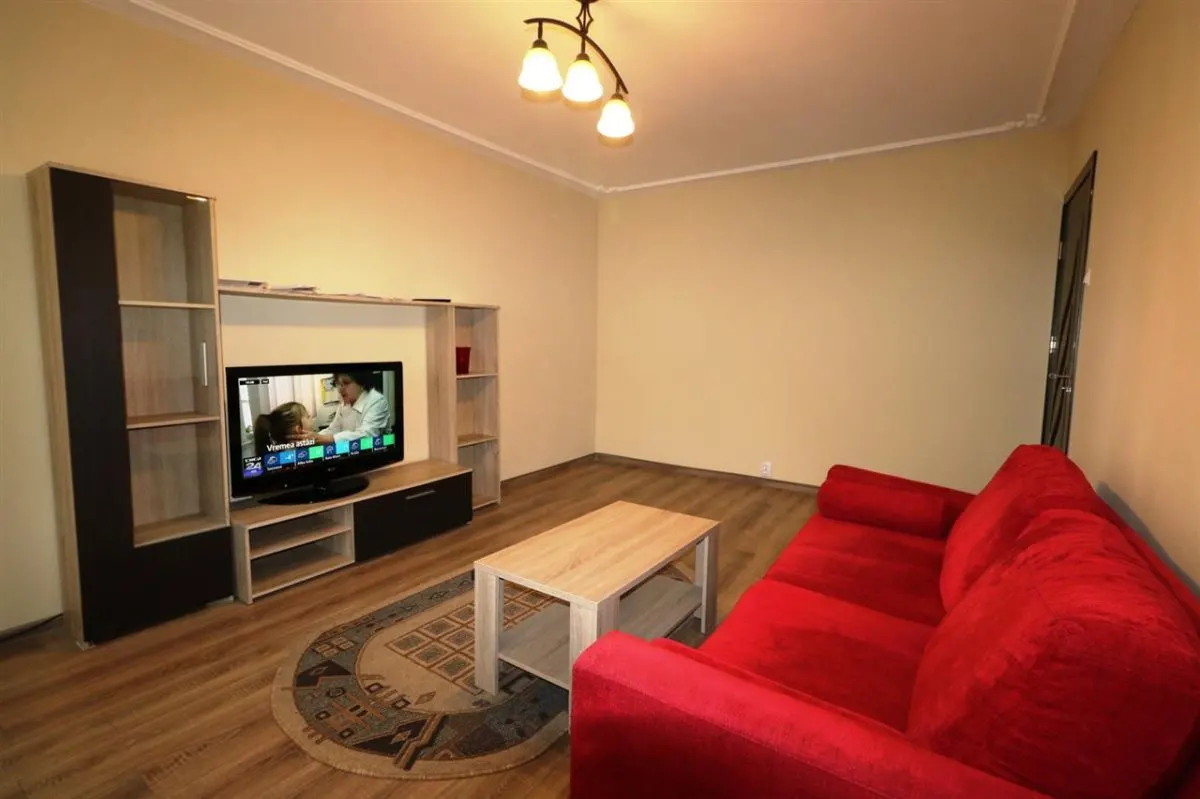Apartament 2 camere Nicolina prima statie din Podu Ros - foto 1