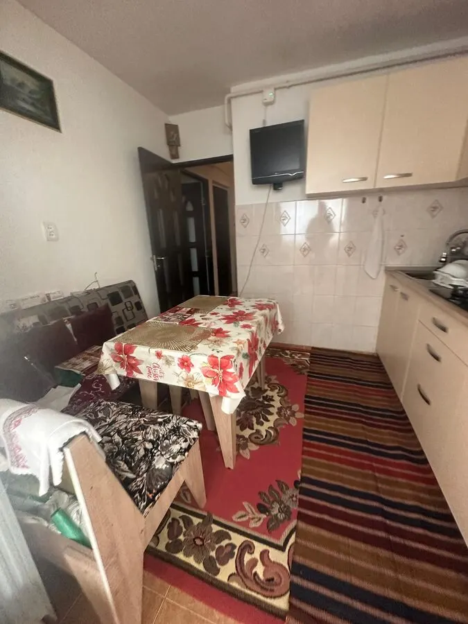 APARTAMENT 3 CAMERE DECOMANDAT FRUMOASA NICOLINA 135000 EURO - foto 1