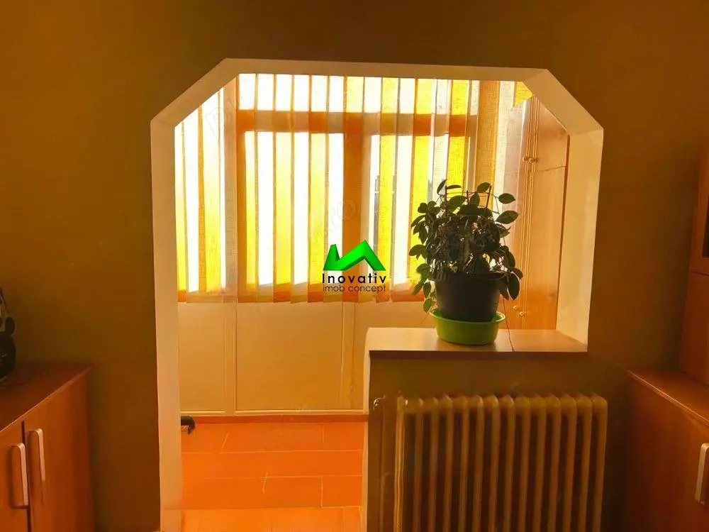 Apartament de vanzare 3 camere Vasile Aaron - foto 2