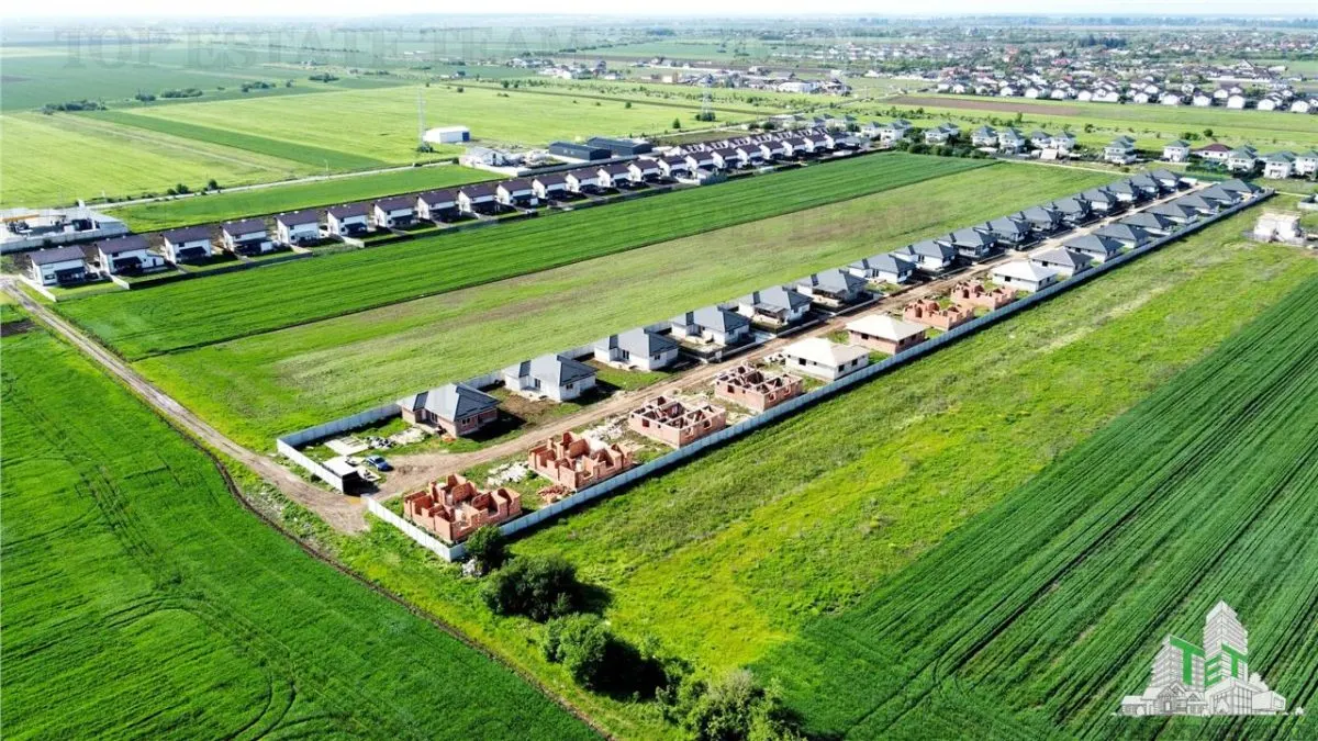 Teren 2.5 ha cu proiect pentru 60 case la 20 minute de Bucuresti - foto 1
