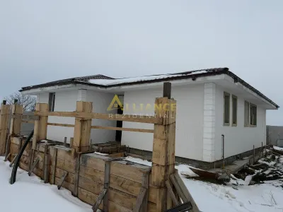 Casa Individuala - 4 camere - 3 bai - 370mp teren - Berceni