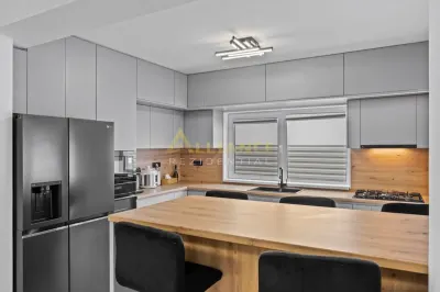 Casa individuala || P+1E+POD ||5 camere - 3 bai  || 444 mp teren || Zona linistita - foto 2