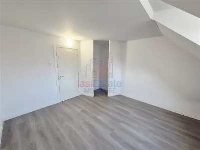 Apartament cu 3 camere de vanzare - foto 2