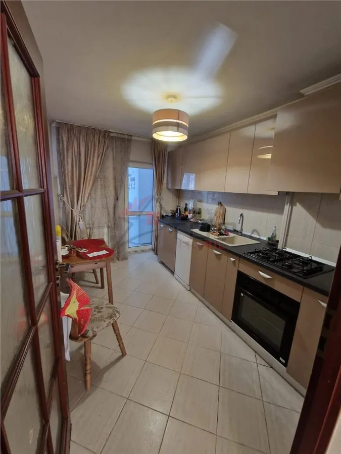 UMF, Inchiriere, 3 camere decomandat, etaj 1, liber ! - foto 8