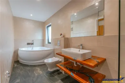 Pretabila si clinica/sediu firma:Vila high tech,semineu,jacuzzi,terasa,10 camere, Central, Brasov - foto 12