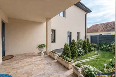 Pretabila si clinica/sediu firma:Vila high tech,semineu,jacuzzi,terasa,10 camere, Central, Brasov - foto 4