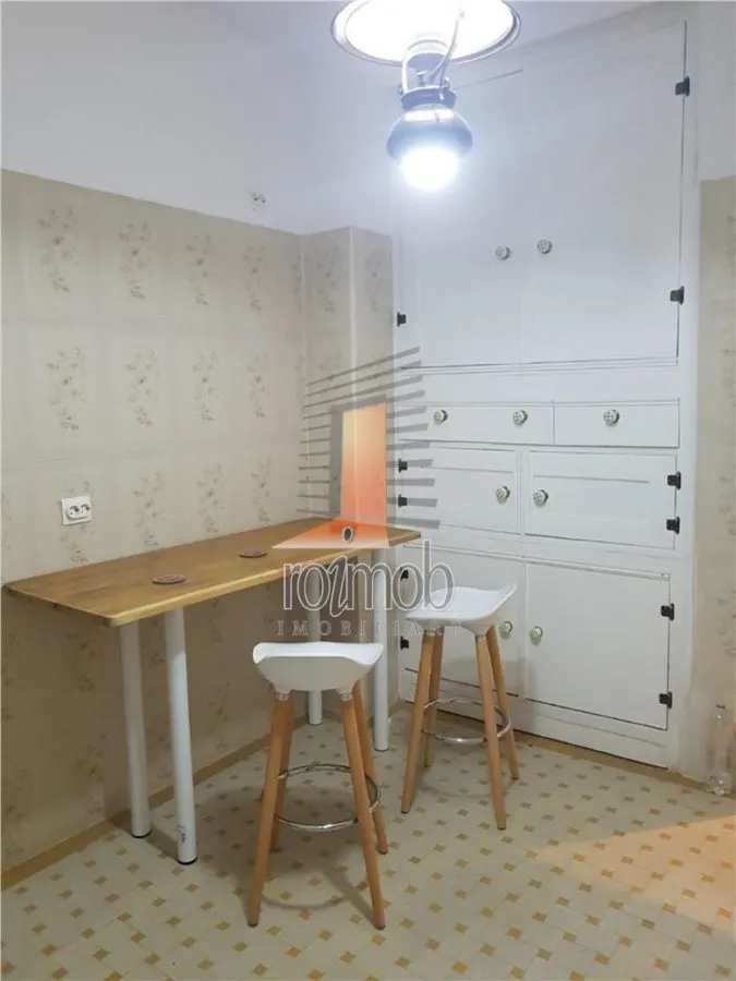 Armeneasca, apartament deosebit, 5 camere, renovat , zona cu acces facil. - foto 12