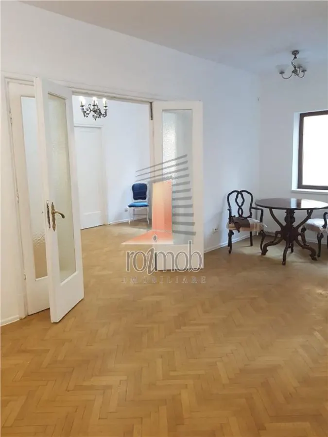 Armeneasca, apartament deosebit, 5 camere, renovat , zona cu acces facil. - foto 3