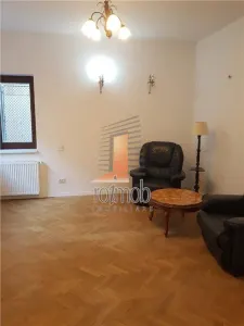 Armeneasca, apartament deosebit, 5 camere, renovat , zona cu acces facil. - foto 7
