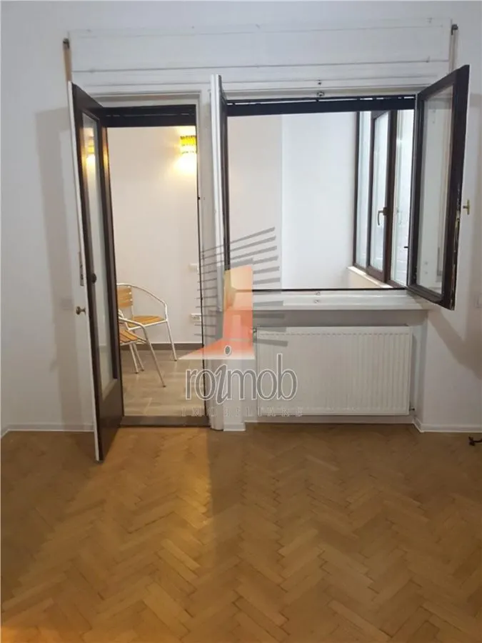 Armeneasca, apartament deosebit, 5 camere, renovat , zona cu acces facil. - foto 9