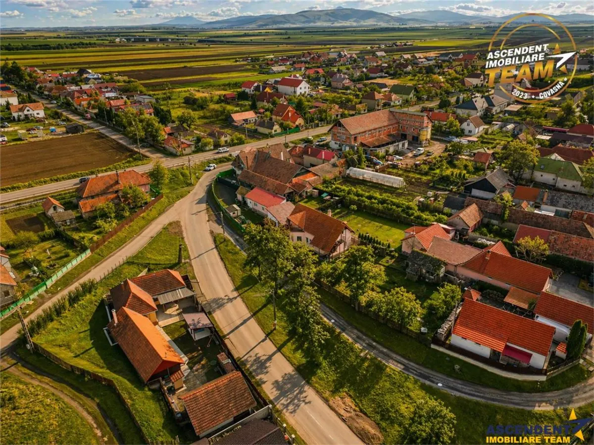 Vila duplex spatioasa in Chilieni, Sfantu Gheorghe,6 camere, garaj si teren generos - foto 3