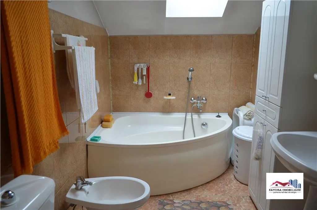 Casa si Spatiu Comercial de Vanzare Zona Semicentrala - foto 5