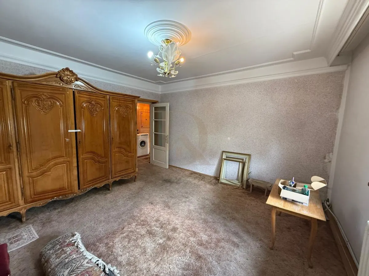 Centru - Cuza Voda , 3 camere , etaj intermediar - foto 1