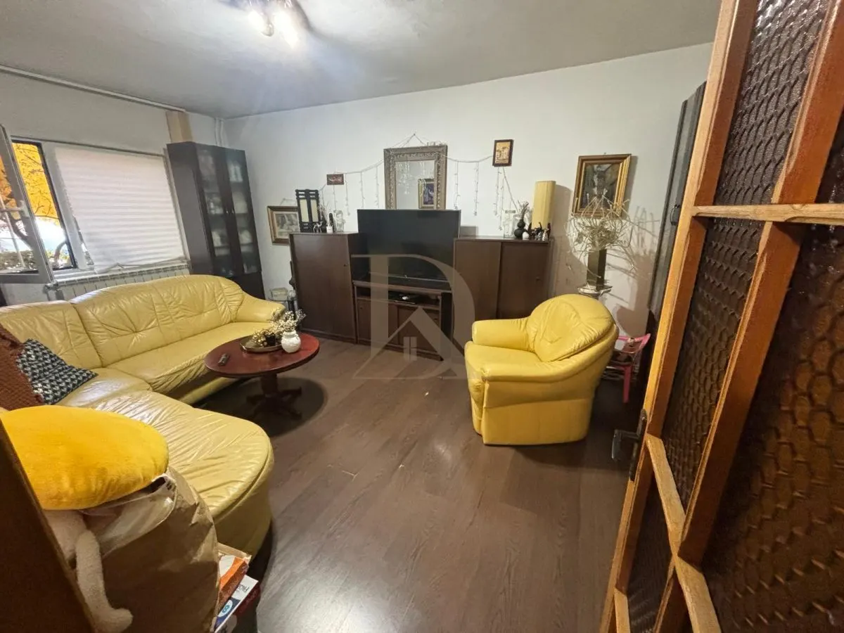 Centru - Podul de Fier , 4 camere , loc de parcare - foto 1