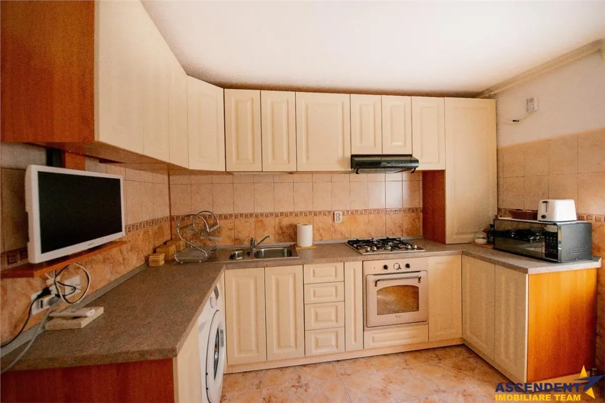 Apartament luminos cu 2 camere decomandate, Rasnov, Brasov. - foto 9