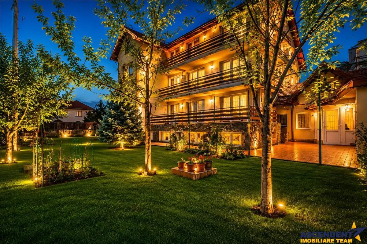 Vila solida Tractorul Coresi, spatii ample, teren 700 mp, garaj 4 masini - foto 1