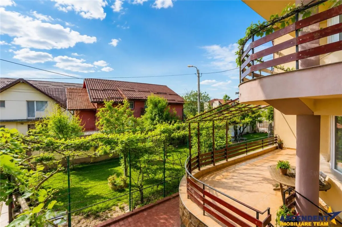 Vila solida Tractorul Coresi, spatii ample, teren 700 mp, garaj 4 masini - foto 11