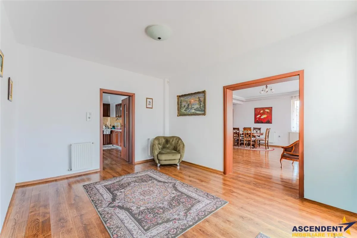 Vila solida Tractorul Coresi, spatii ample, teren 700 mp, garaj 4 masini - foto 12
