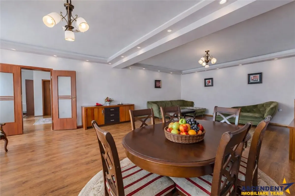 Vila solida Tractorul Coresi, spatii ample, teren 700 mp, garaj 4 masini - foto 14