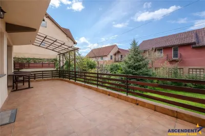 Vila solida Tractorul Coresi, spatii ample, teren 700 mp, garaj 4 masini - foto 17