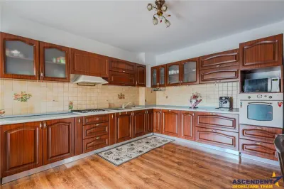 Vila solida Tractorul Coresi, spatii ample, teren 700 mp, garaj 4 masini - foto 18