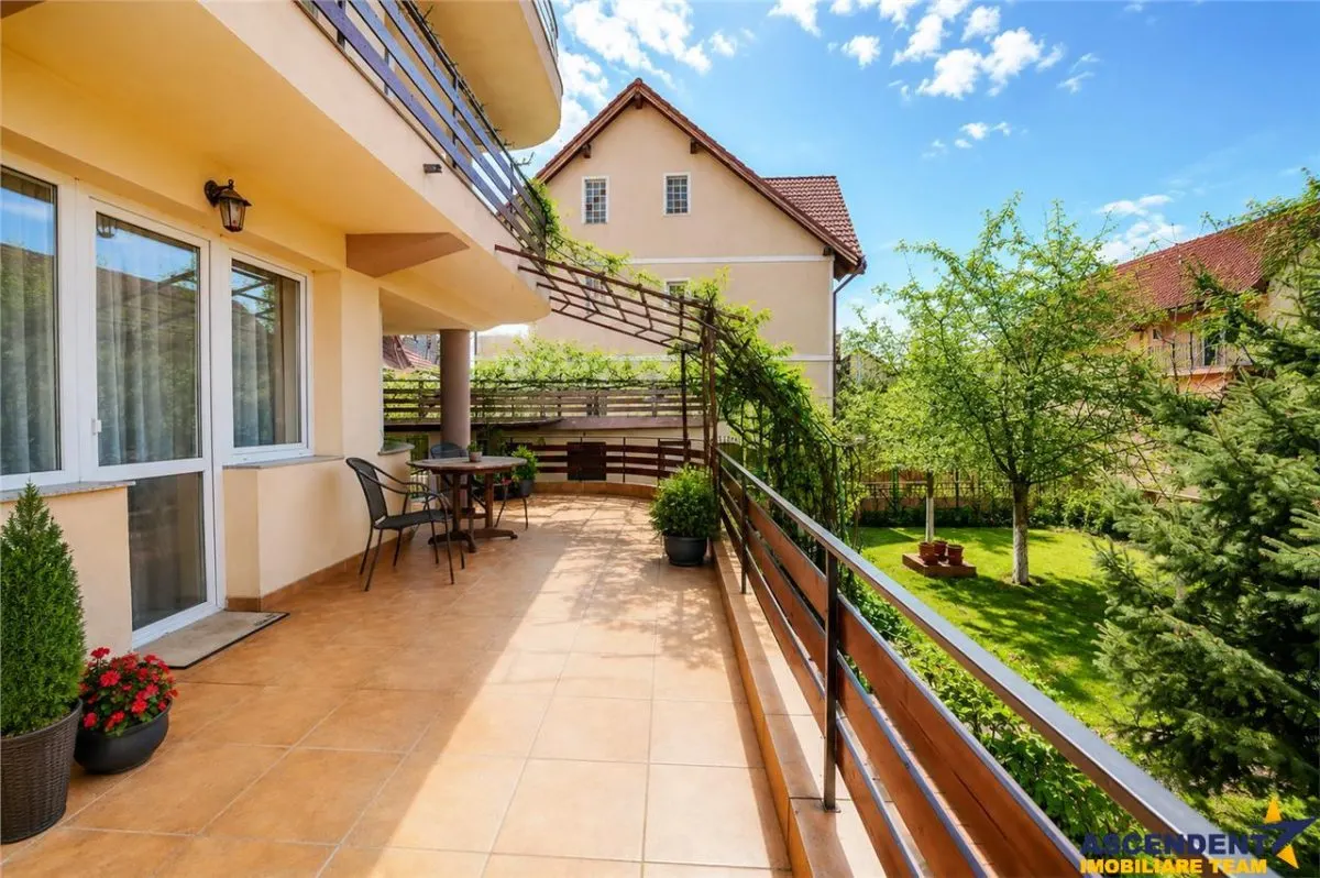 Vila solida Tractorul Coresi, spatii ample, teren 700 mp, garaj 4 masini - foto 4