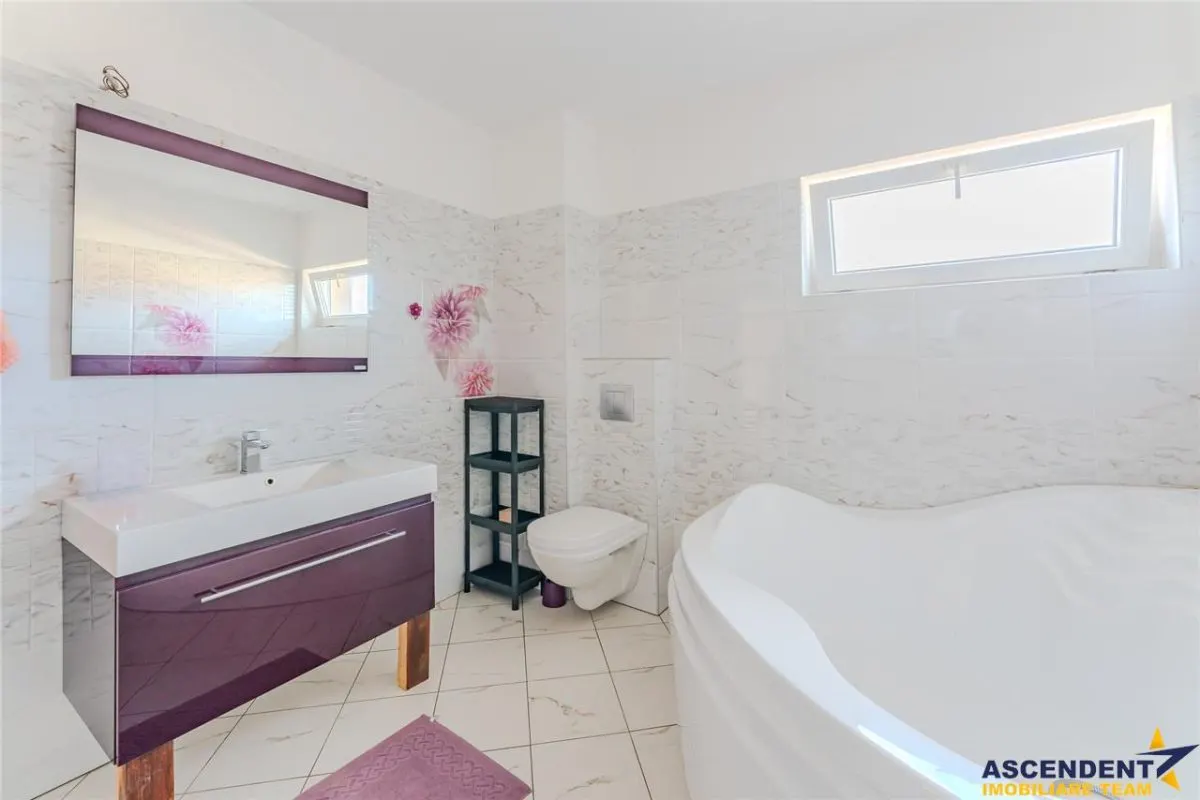 Vila solida Tractorul Coresi, spatii ample, teren 700 mp, garaj 4 masini - foto 9