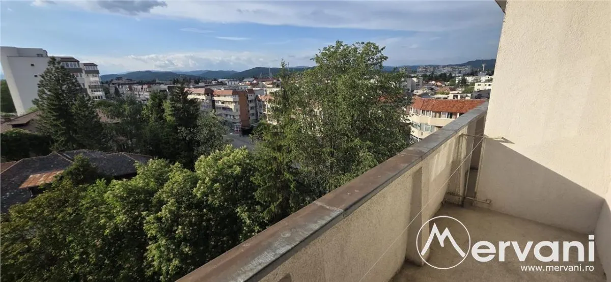 Apartament cu 3 camere de inchiriat in Campina, zona centrala - foto 1